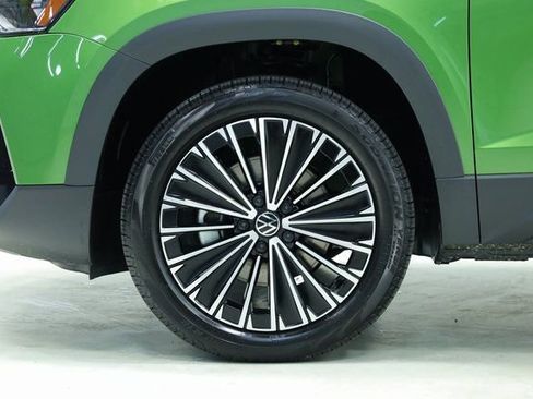New 2025 Volkswagen Taos SE image 8