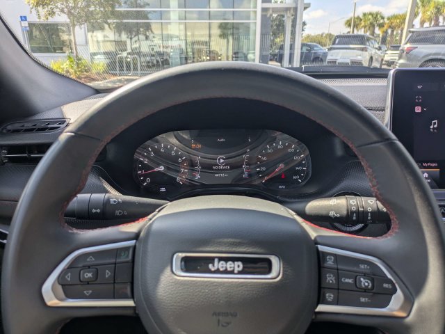 Used 2025 Jeep Compass Trailhawk AWD/4WD image 29