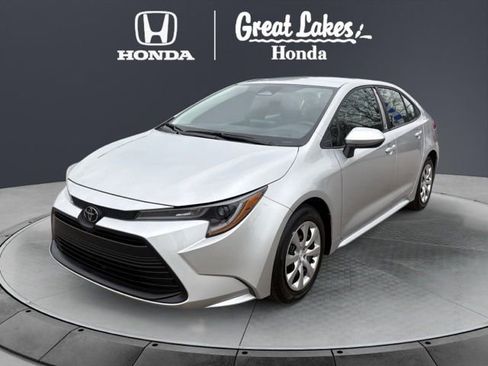 Used 2025 Toyota Corolla LE image 2