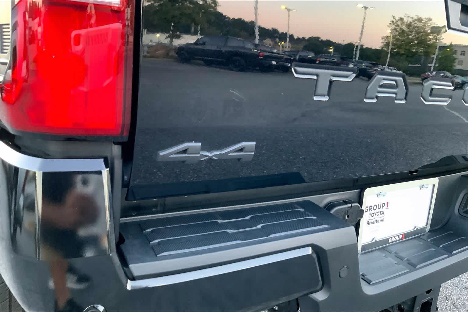 Used 2024 Toyota Tacoma SR5 AWD/4WD image 9