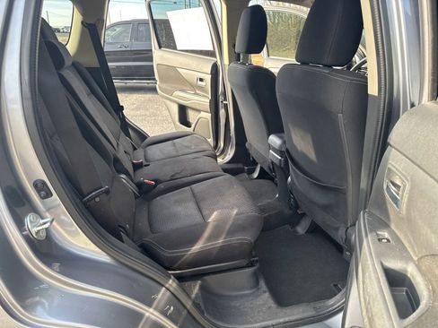 Used 2018 Mitsubishi Outlander ES image 21