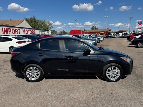Used 2017 Toyota Yaris iA FWD image 5