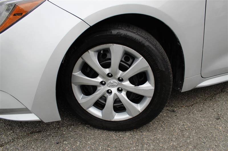 Used 2021 Toyota Corolla LE w/ Carpet Mat Package (TMS) FWD image 9