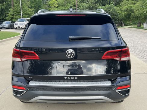 Certified 2022 Volkswagen Taos SE w/ Panoramic Sunroof Package FWD image 8