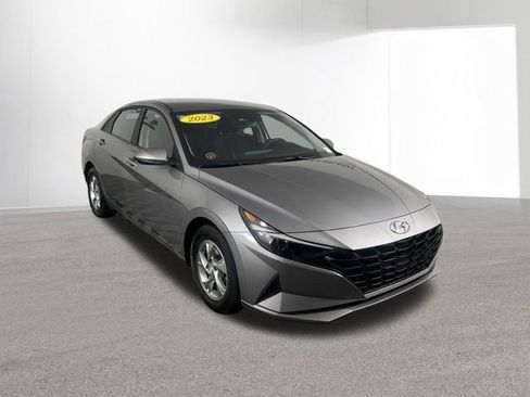 Used 2023 Hyundai Elantra SE w/ Preferred Accessory Package image 12