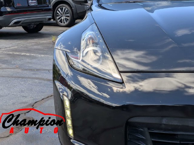 Used 2020 Nissan 370Z Coupe RWD image 11