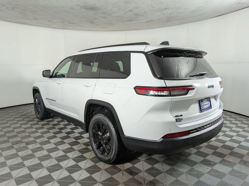 New 2025 Jeep Grand Cherokee L Altitude image 4