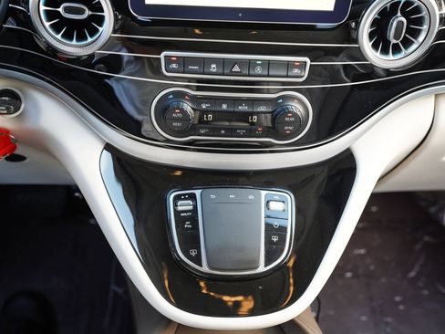 Used 2020 Mercedes-Benz Metris Passenger image 31