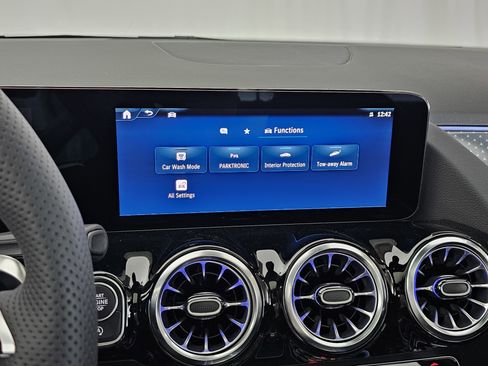 New 2026 Mercedes-Benz GLA 35 AMG 4MATIC image 44