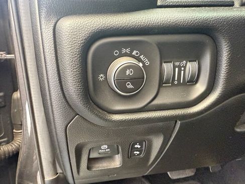 Used 2019 RAM 1500 Laramie AWD/4WD image 17
