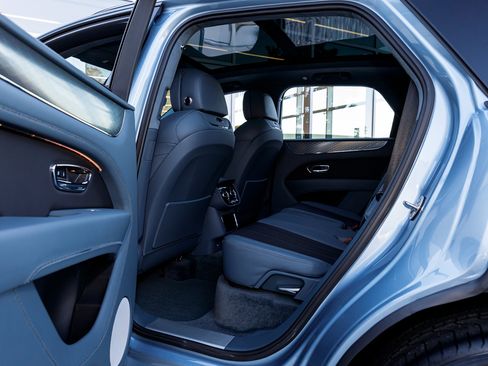 Used 2023 Bentley Bentayga image 14