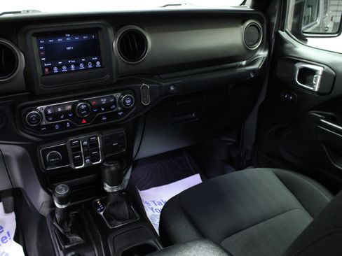 Used 2021 Jeep Gladiator Sport AWD/4WD image 19