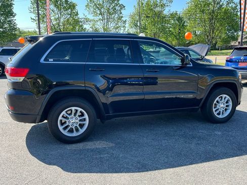Used 2019 Jeep Grand Cherokee Laredo AWD/4WD image 9