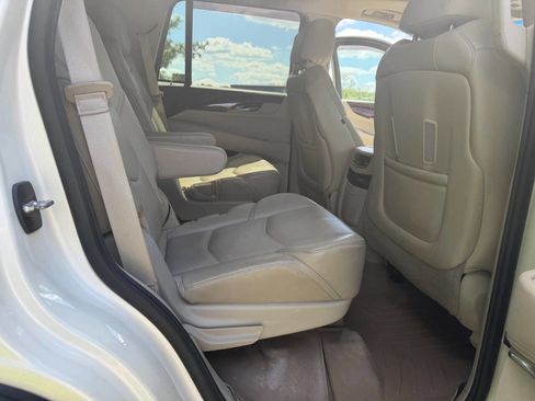 Used 2015 Cadillac Escalade Luxury AWD/4WD image 13
