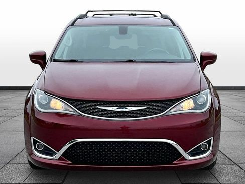 Used 2017 Chrysler Pacifica Touring-L w/ Tire & Wheel Group FWD image 3