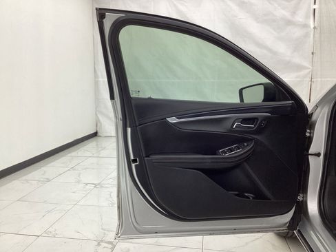 Used 2018 Chevrolet Impala LT FWD image 18