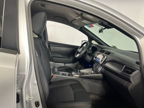 Used 2025 Nissan Leaf S image 30