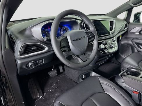 New 2026 Chrysler Pacifica Select w/ S Appearance Package image 9