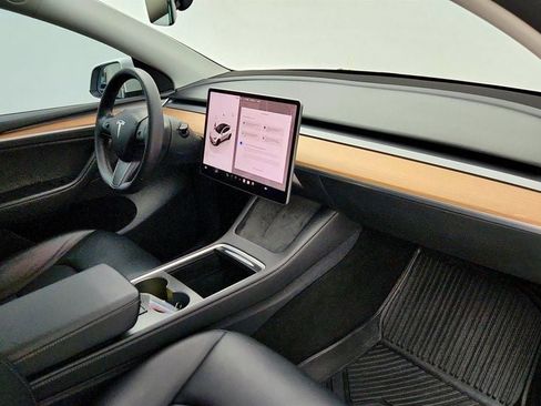 Used 2023 Tesla Model Y Long Range image 28
