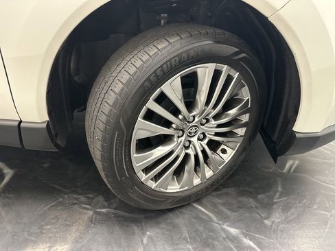 Used 2021 Toyota Venza XLE w/ Softex Package image 30