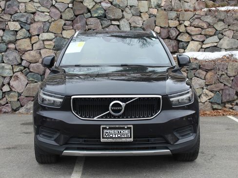 Used 2019 Volvo XC40 T5 Momentum image 3