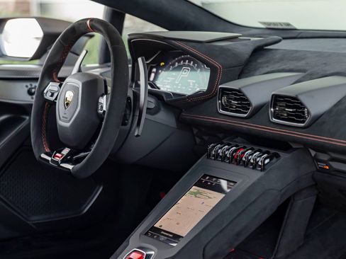 Used 2022 Lamborghini Huracan STO image 25