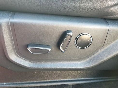 Used 2022 Ford Expedition Limited image 13