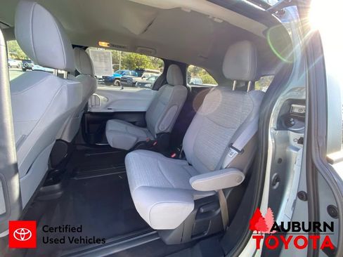 Certified 2025 Toyota Sienna LE FWD image 25