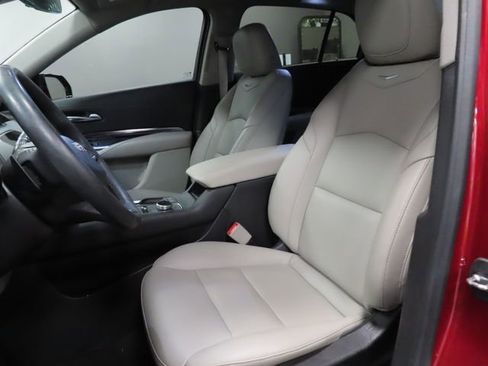 Used 2023 Cadillac XT4 Luxury w/ Cold Weather Package image 18