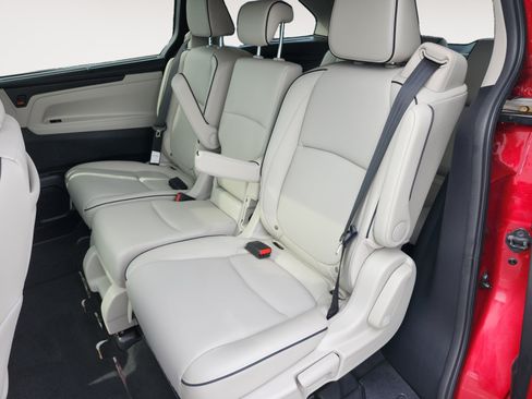 Used 2025 Honda Odyssey Touring image 14