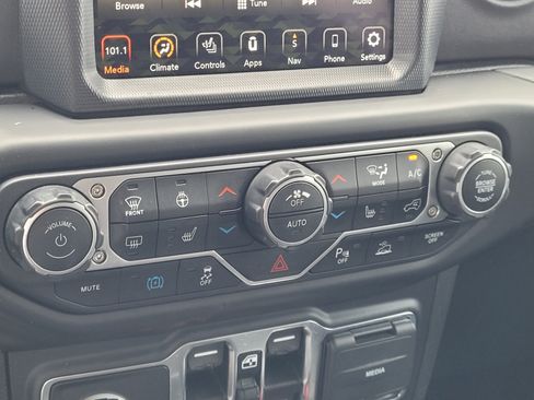 Used 2021 Jeep Wrangler Unlimited Sahara w/ Cold Weather Group AWD/4WD image 21
