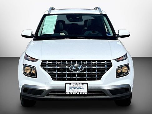 Certified 2022 Hyundai Venue SEL w/ Cargo Package FWD image 2