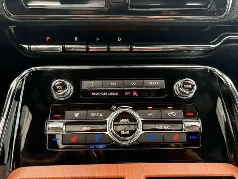 Used 2019 Lincoln Navigator Reserve AWD/4WD image 28
