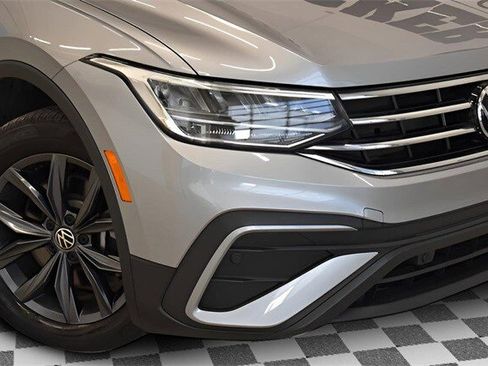 Used 2022 Volkswagen Tiguan SE image 25
