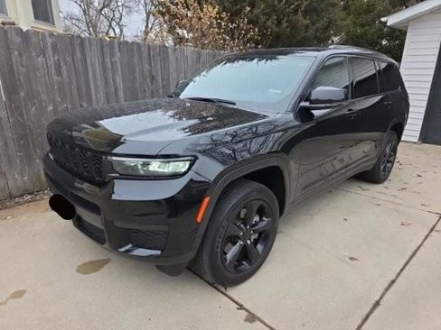 Used 2023 Jeep Grand Cherokee L Laredo image 4