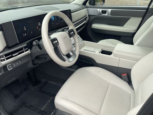 Used 2025 Hyundai Santa Fe SE AWD/4WD image 10