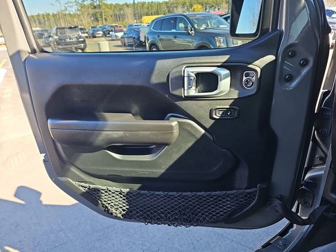 Used 2019 Jeep Wrangler Unlimited Sport S image 32