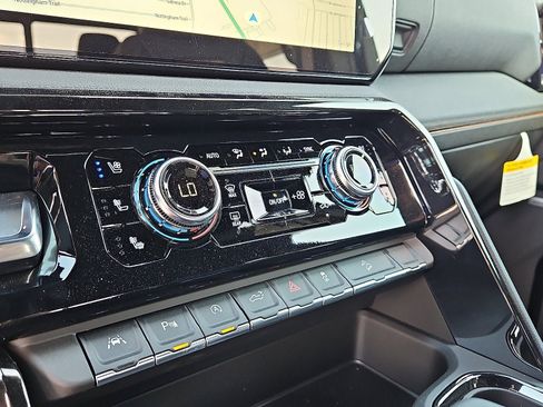 New 2025 GMC Sierra 1500 AT4 w/ AT4 Premium Package image 22