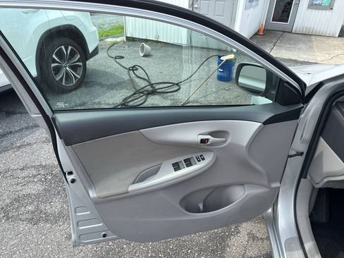 Used 2013 Toyota Corolla L FWD image 8
