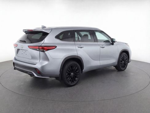 Used 2024 Toyota Highlander XSE image 9