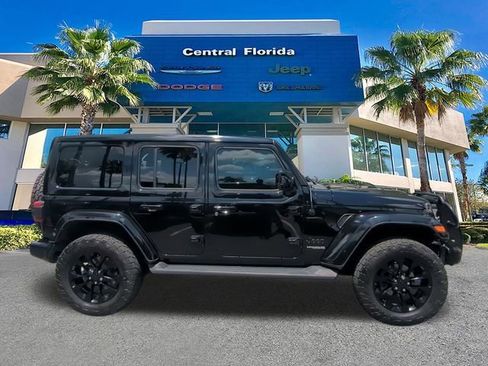 Used 2021 Jeep Wrangler Unlimited Sahara AWD/4WD image 4