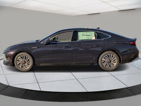 New 2025 Hyundai Sonata Limited image 2