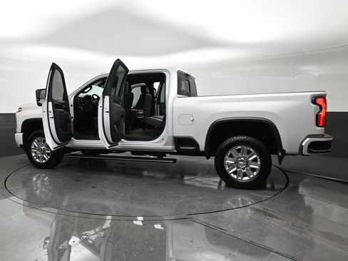 Used 2025 Chevrolet Silverado 2500 High Country w/ High Country Premium Package AWD/4WD image 28
