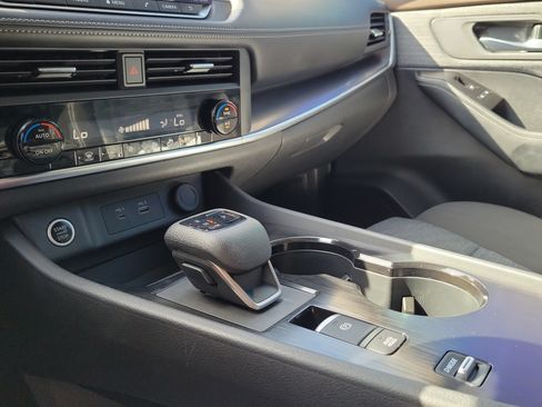 Certified 2023 Nissan Rogue SV FWD image 25