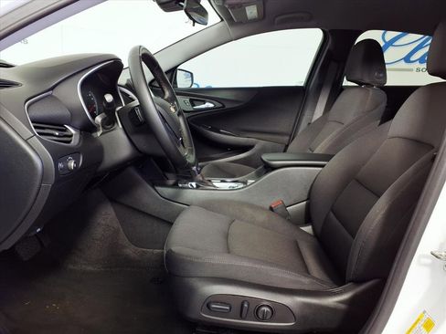 Used 2025 Chevrolet Malibu RS image 8