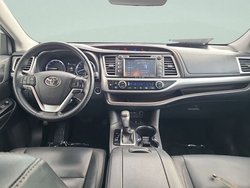 Used 2019 Toyota Highlander XLE image 14