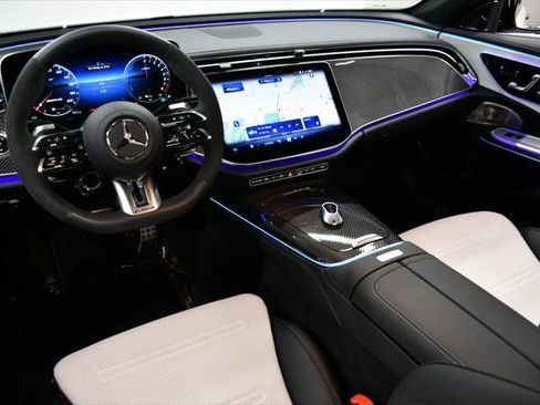 Used 2026 Mercedes-Benz E 53 AMG e 4MATIC Sedan image 32