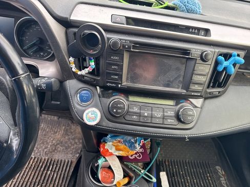 Used 2018 Toyota RAV4 XLE image 6