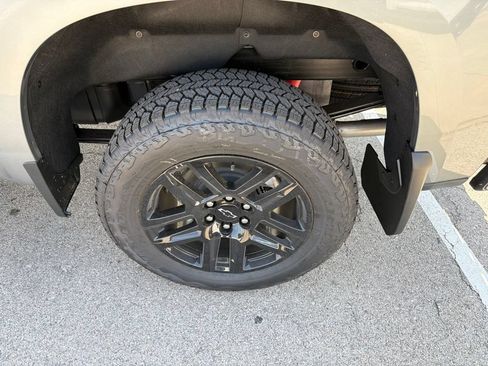 New 2026 Chevrolet Silverado 1500 LT Trail Boss w/ LPO, Dark Essentials Package AWD/4WD image 9