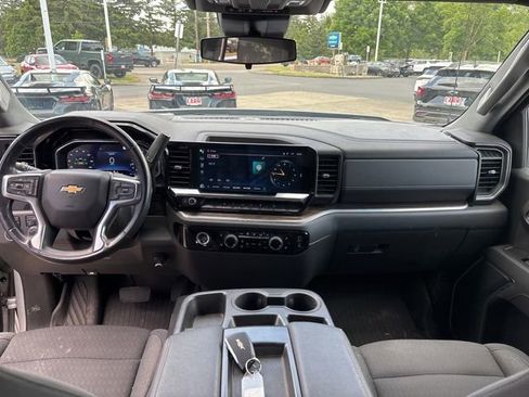 Used 2022 Chevrolet Silverado 1500 LT w/ Z71 Off-Road Package AWD/4WD image 16